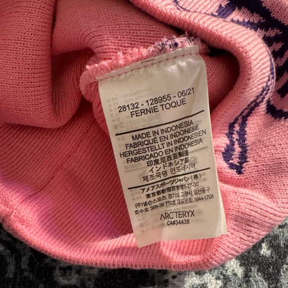 Arc\'teryx Beanie in Pink and Navy